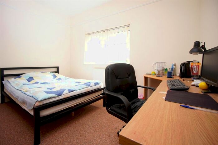 3 Bedroom Flat To Rent In Addison Road - Flat, Plymouth, PL4