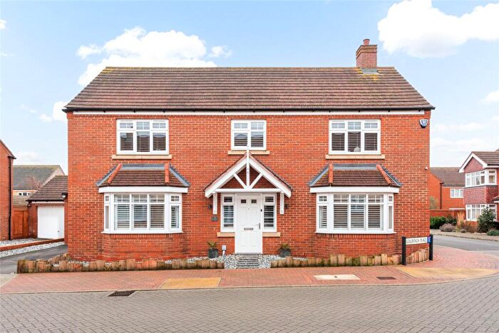 4 Bedroom Detached House For Sale In Woodpecker Mead, Lower Stondon, Henlow, Bedfordshire, SG16