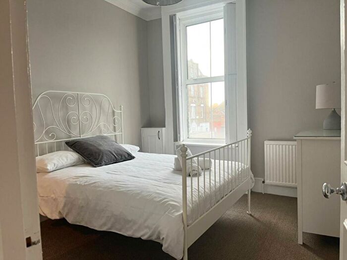 1 Bedroom Flat To Rent In Balham New Road, London, SW12