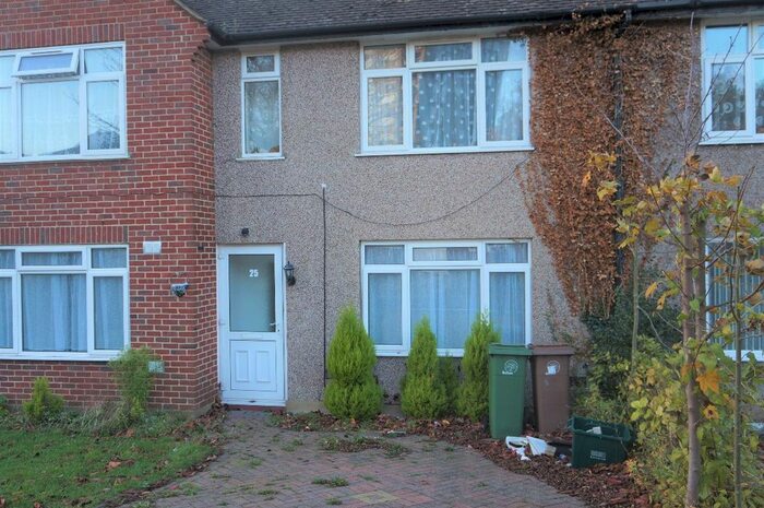 2 Bedroom Maisonette To Rent In Effingham Close, Sutton, SM2