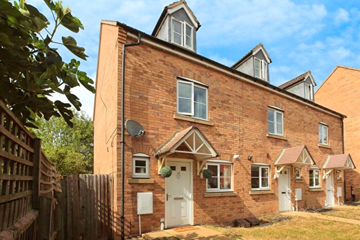 3 Bedroom End Of Terrace House For Sale In Emperor Way, Peterborough, PE2