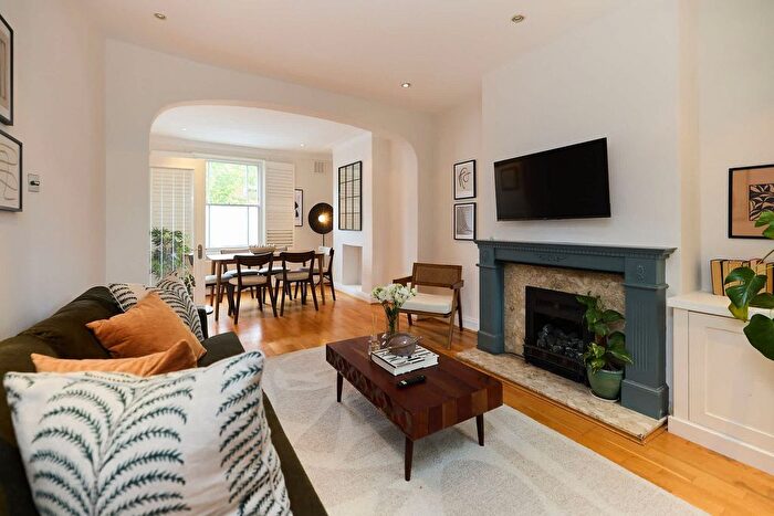 3 Bedroom Flat To Rent In Queen's Park, W10