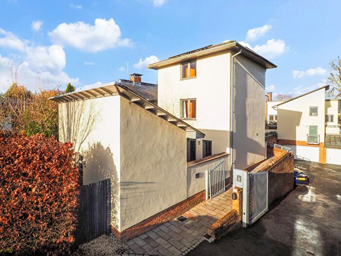 3 Bedroom Detached House For Sale In Winchester, SO22