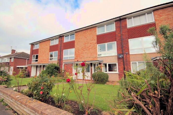 2 Bedroom Flat To Rent In Benhall, GL51