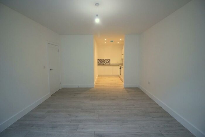 3 Bedroom Flat To Rent In Postway Mews, Ilford, London, IG1