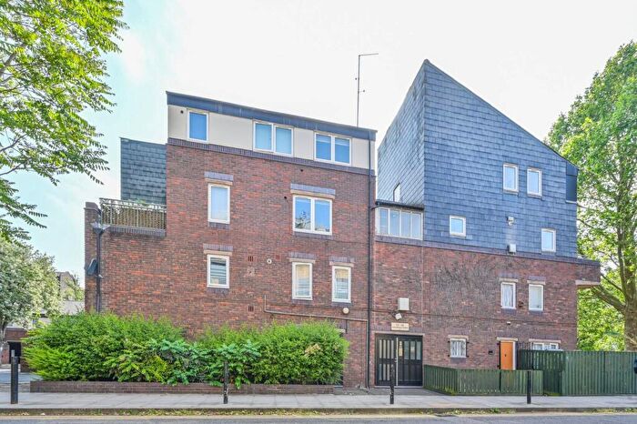 2 Bedroom Flat For Sale In Cartwright St, Tower Hill, London, E1