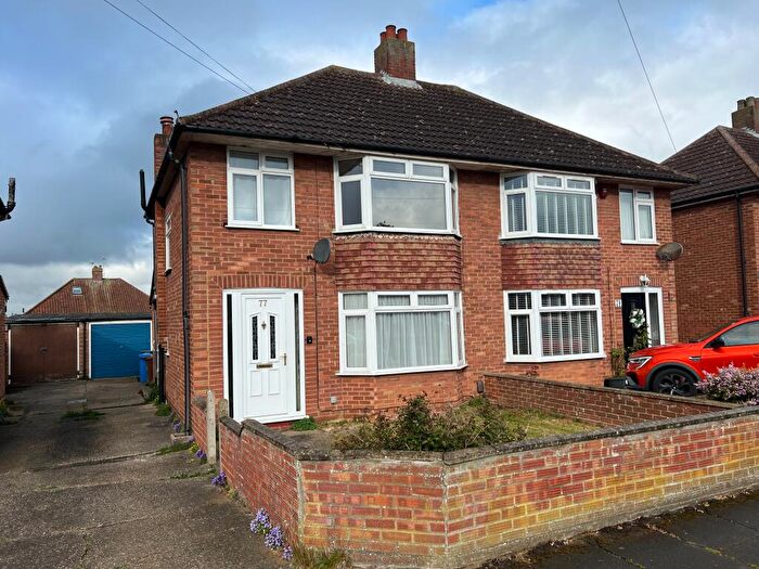 3 Bedroom Semi Detached House For Sale In Chesterfield Drive, Ipswich, IP1