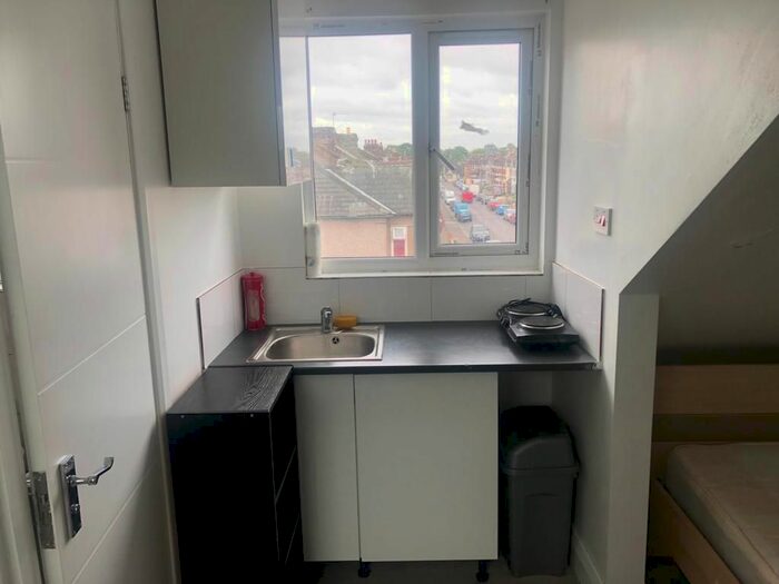 Studio To Rent In Green Lane, Ilford, IG3