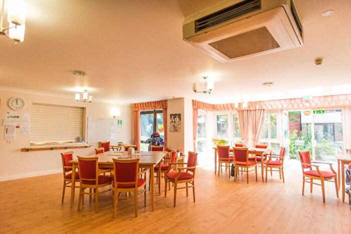 1 Bedroom Flat To Rent In Grange Avenue, Luton, Bedfordshire, LU4