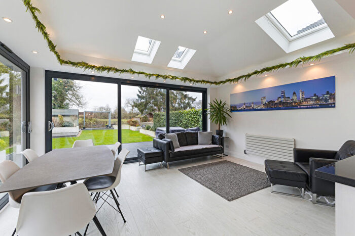 4 Bedroom Detached House For Sale In Station Road, Welham Green, AL9