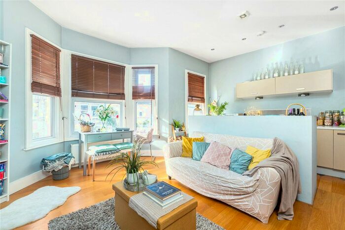 2 Bedroom Property To Rent In Tunley Road, London, SW17