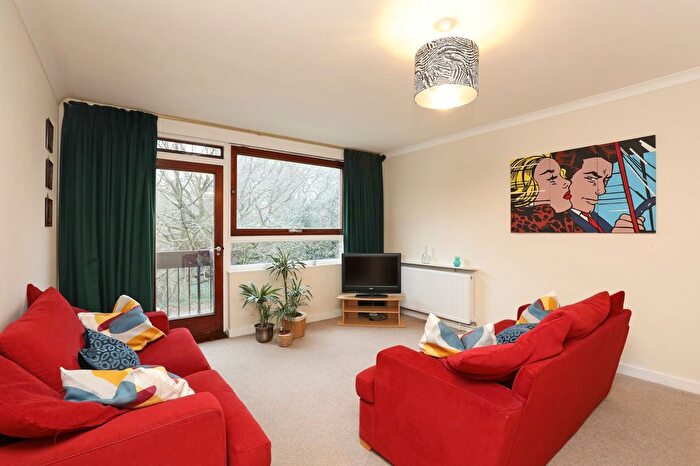 2 Bedroom Flat To Rent In Sylva Court, Putney Vale, SW15