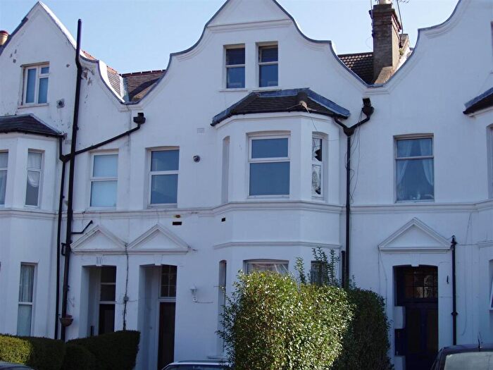 2 Bedroom Apartment To Rent In Sunningfields Crescent, London, NW4