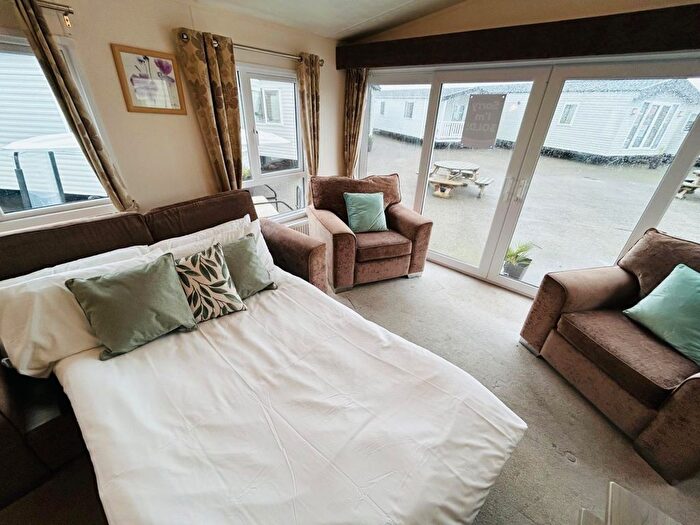 2 Bedroom Mobile/park Home For Sale In Shottendane Road, Birchington, CT7