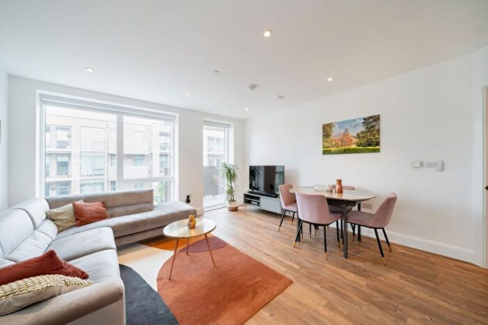 1 Bedroom Flat To Rent In Oakwood Crescent, London, N10