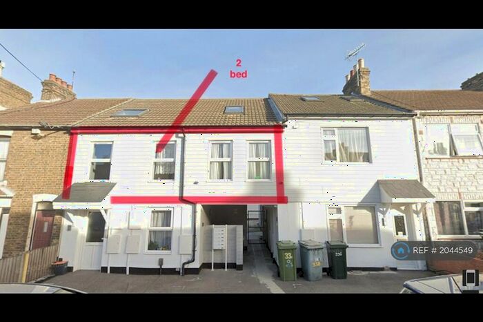 2 Bedroom Flat To Rent In Cowper Road, Sittingbourne, ME10