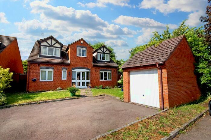 4 Bedroom Detached House For Sale In Simons Close, Broughton Hackett, Worcester, WR7