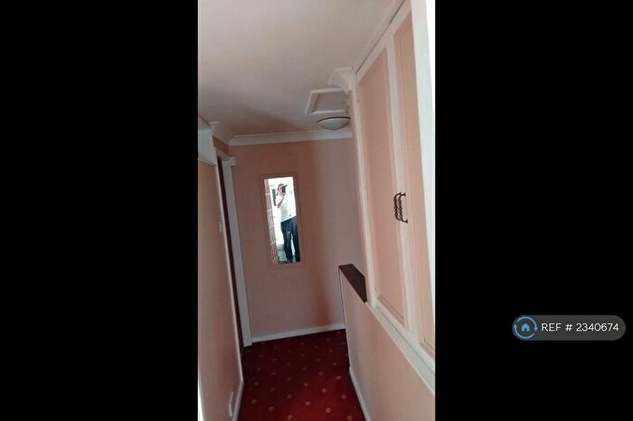 2 Bedroom End Of Terrace House To Rent In Acre Street, Huddersfield, HD3