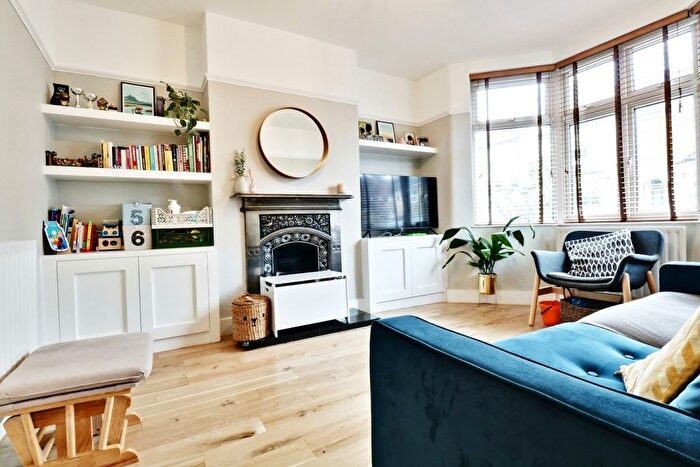 2 Bedroom Terraced House To Rent In Park End, Bromley, BR1