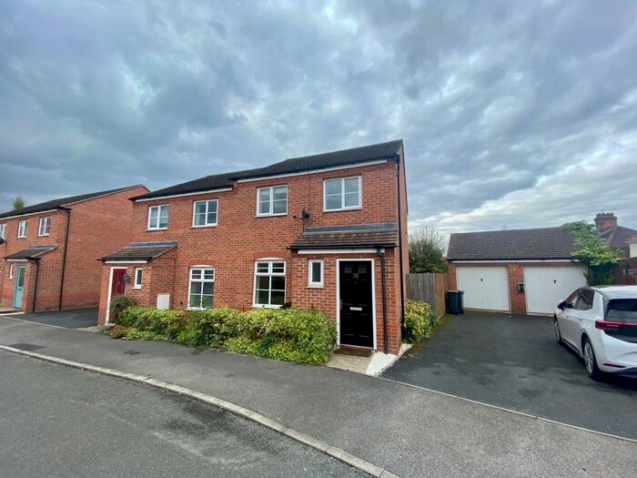 3 Bedroom Town House To Rent In Oak Crescent, Ashby-De-La-Zouch, LE65