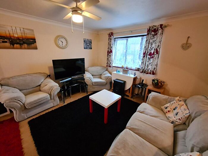 1 Bedroom Flat To Rent In The Warren, Sandown, PO36