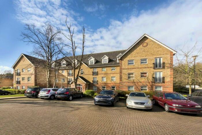 2 Bedroom Flat To Rent In Wilshaw Close, Hendon, NW4