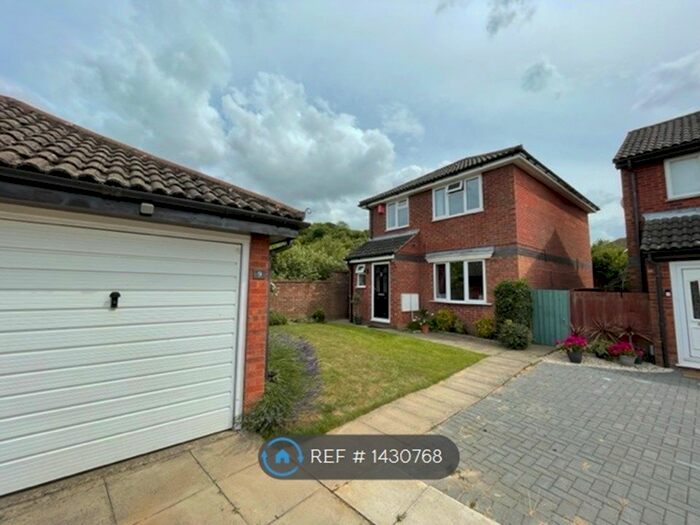 3 Bedroom Detached House To Rent In Harveys Hill, Luton, LU2