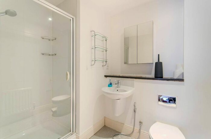 2 Bedroom Flat To Rent In Elm Park Road, Pinner, HA5