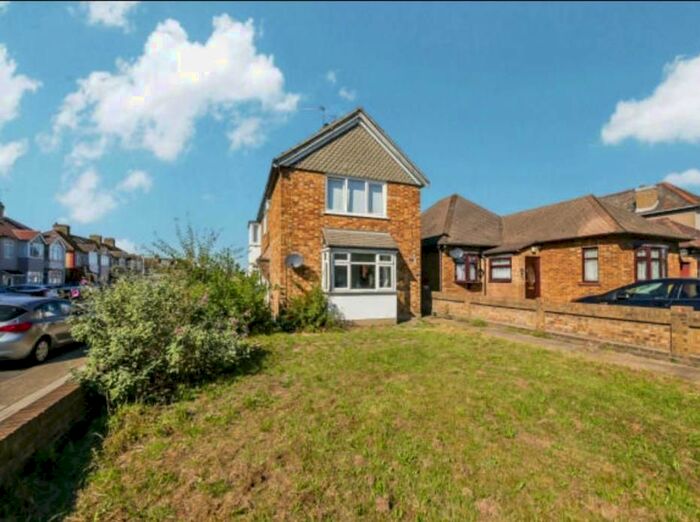 2 Bedroom Flat To Rent In Cherry Tree Lane, Rainham RM13