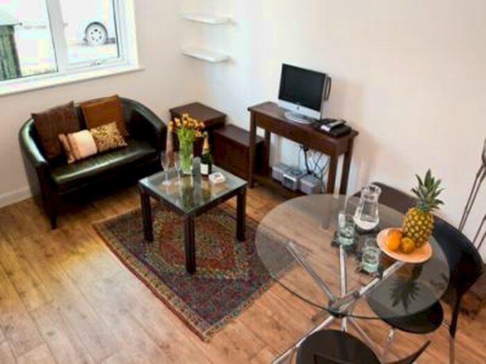 1 Bedroom Apartment To Rent In Circus Street, Oxford, OX4