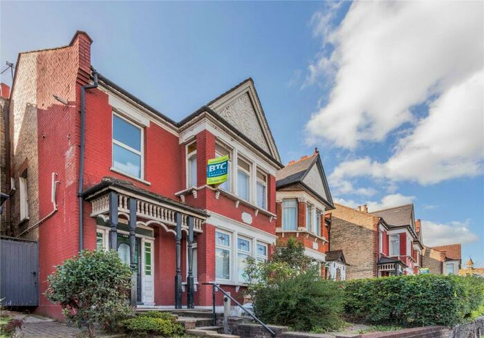 2 Bedroom Apartment To Rent In Bowes Road, London, N11