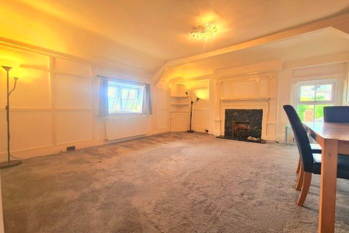 2 Bedroom Flat To Rent In Ardenhurst, Bromley, BR1