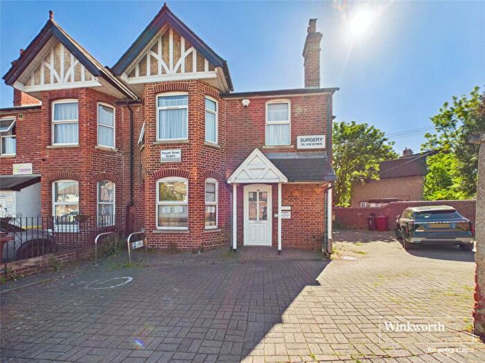2 Bedroom Apartment For Sale In Russell Street, Reading, Berkshire, RG1