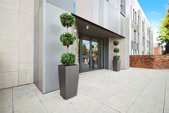 1 Bedroom Apartment To Rent In Drake Way, Kennett Island, Reading, RG2