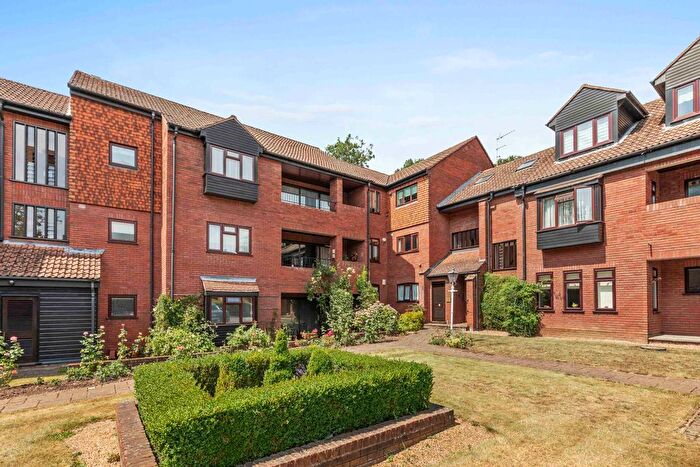 2 Bedroom Flat For Sale In Snells Wood Court, Little Chalfont, HP7
