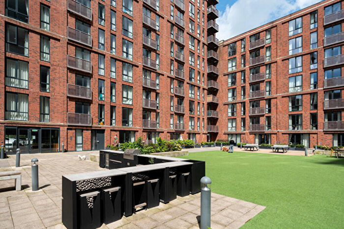 2 Bedroom Flat To Rent In Oxbow, Stephenson House, M5