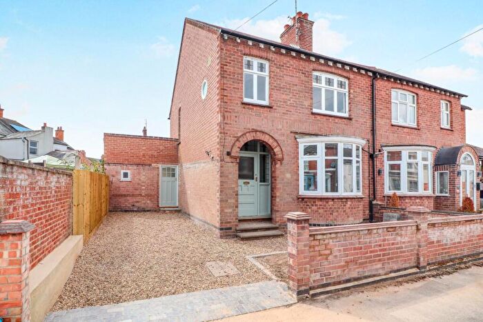 3 Bedroom Semi-Detached House For Sale In Pytchley Road, Rushden, NN10
