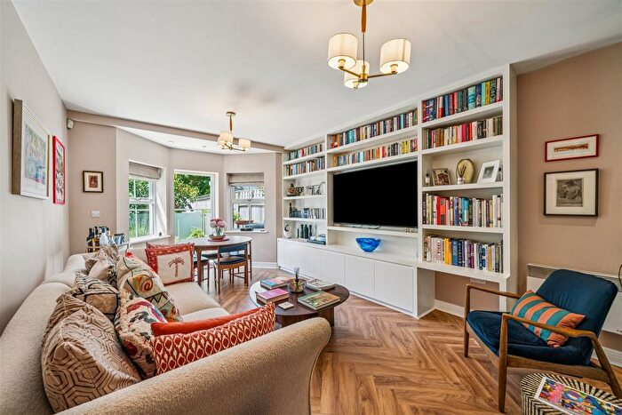 2 Bedroom Flat For Sale In Acton Lane, London, W4