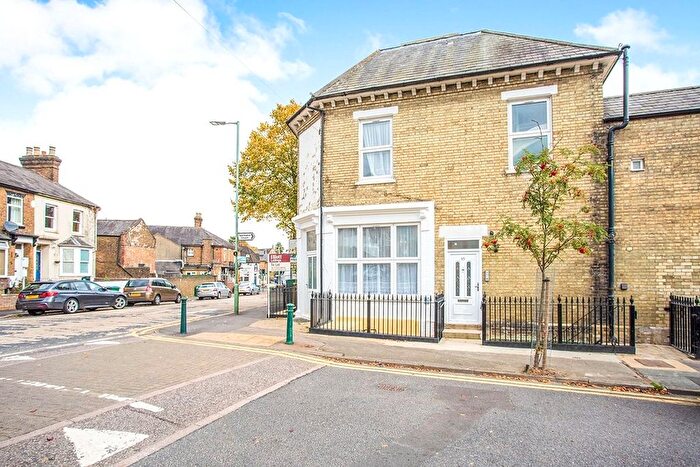 2 Bedroom Flat To Rent In St. Johns Road, Watford, Hertfordshire, WD17