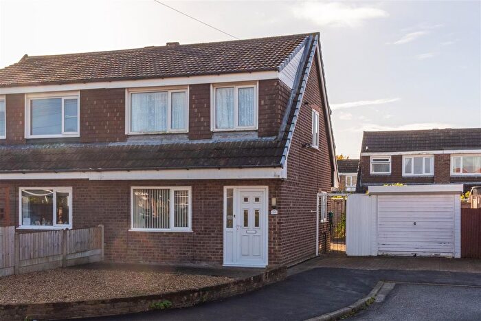 3 Bedroom Semi-Detached House For Sale In Hunters Road, Leyland, PR25