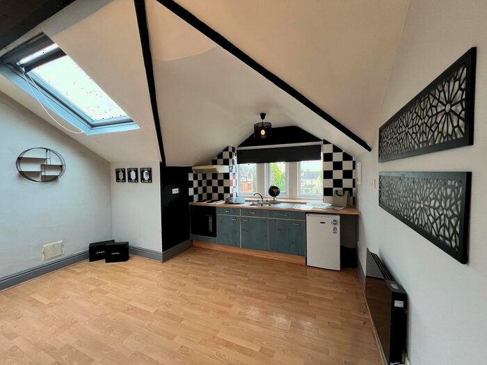 1 Bedroom Flat To Rent In Hollyshaw Lane, Crossgates, LS15