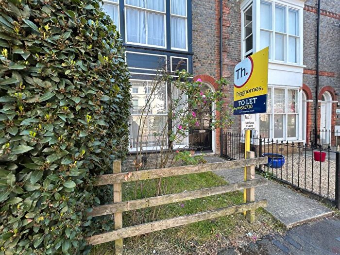 2 Bedroom Flat To Rent In Newport, Isle Of Wight, PO30