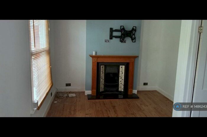 2 Bedroom Maisonette To Rent In South Norwood, London, SE25