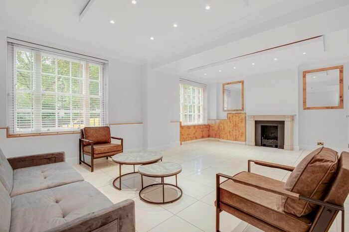 3 Bedroom Flat To Rent In Portman Square, London, W1H