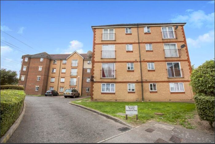 2 Bedroom Flat To Rent In Arncroft Court, Barking, IG11