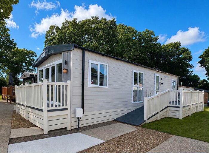 2 Bedroom Lodge For Sale In Perowne Way, Sandown, PO36