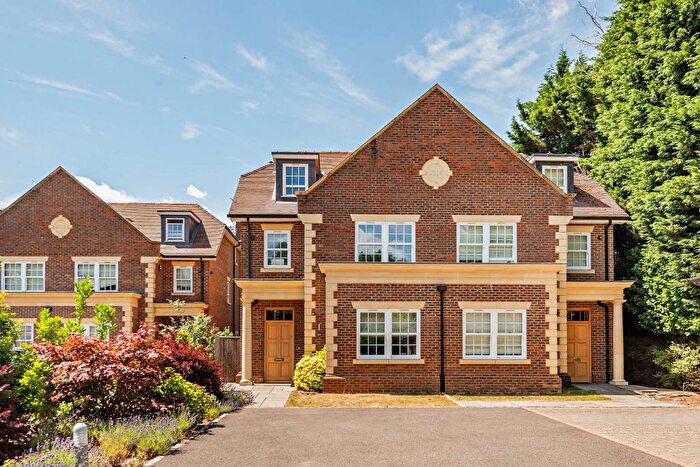 3 Bedroom Semi-Detached House To Rent In Amersham Road, Beaconsfield, HP9