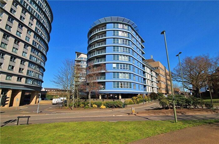 2 Bedroom Apartment To Rent In Oriental Road, Woking, Surrey, GU22