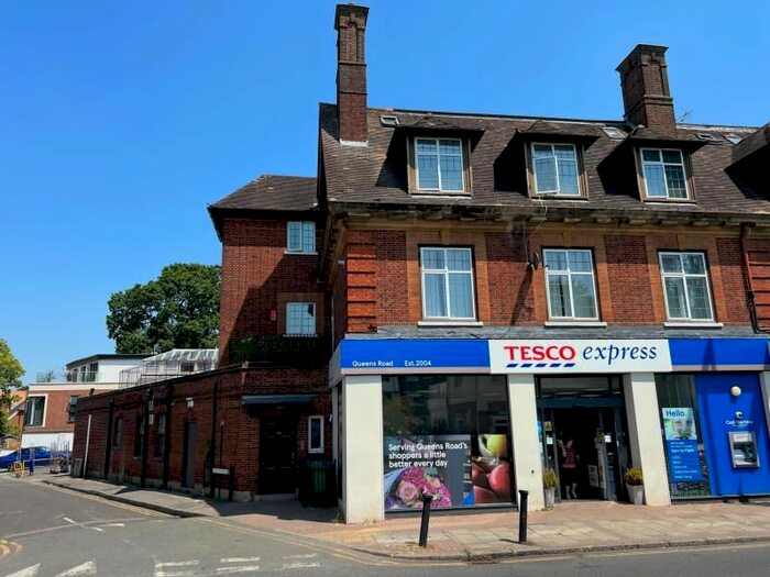 1 Bedroom Flat To Rent In Queens Road, Weybridge, Surrey, KT13