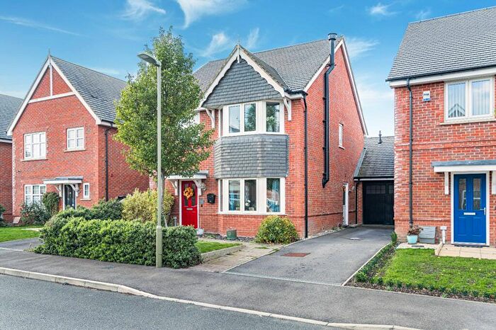 4 Bedroom Detached House For Sale In Warren Mead, Thame, OX9